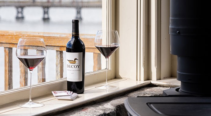 Decoy wines on a table