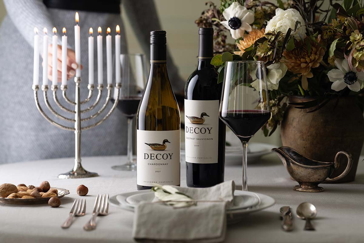 Decoy wines on a table