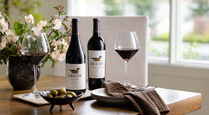 Decoy wines on a table